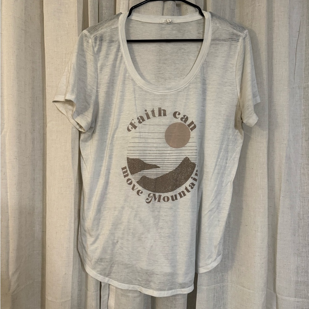 Women’s white large short sleeve